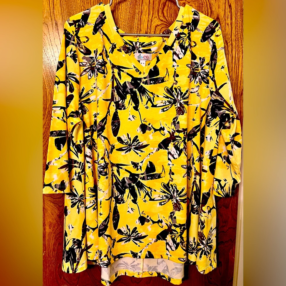 Denim&Company yellow/black 3/4 sleeve top. Great for work or church. P2P is 23.